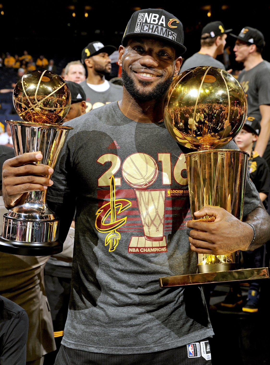 卢:骑士总决赛努力不断错位军训库里!詹姆斯累了就欧文上!